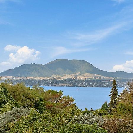 Lofty Lakeviews - Acacia Bay Holiday Home تاوبو المظهر الخارجي الصورة