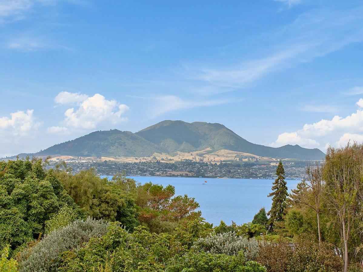 Lofty Lakeviews - Acacia Bay Holiday Home تاوبو المظهر الخارجي الصورة