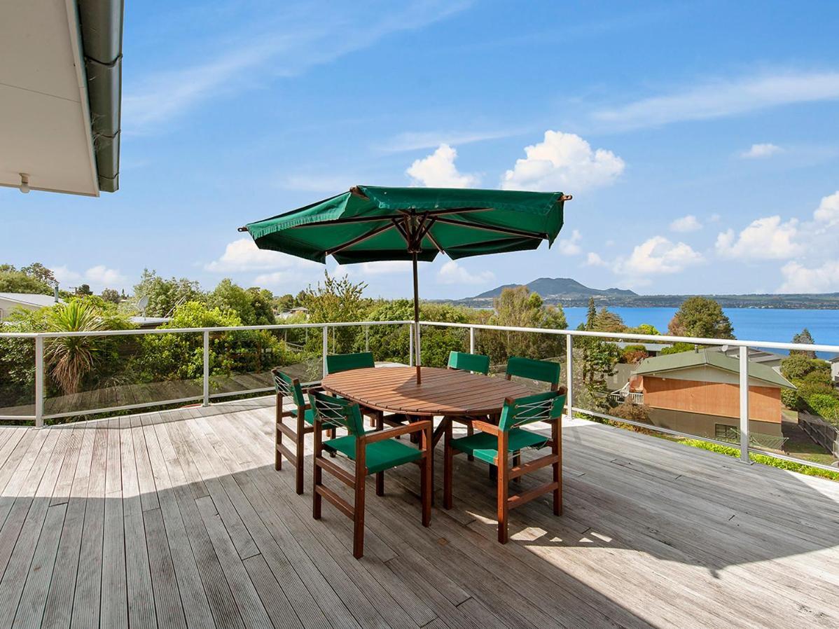 Lofty Lakeviews - Acacia Bay Holiday Home تاوبو المظهر الخارجي الصورة
