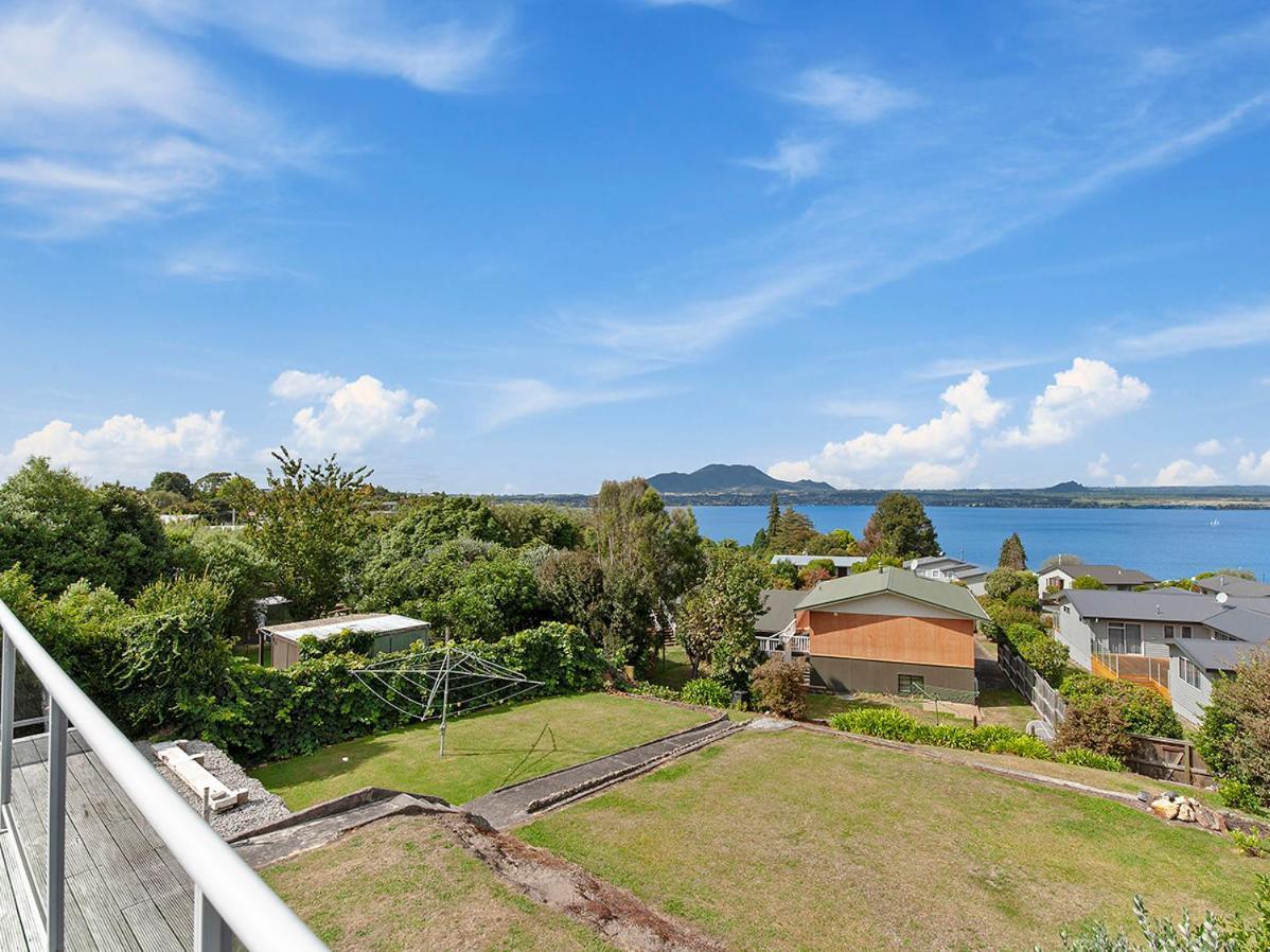 Lofty Lakeviews - Acacia Bay Holiday Home تاوبو المظهر الخارجي الصورة