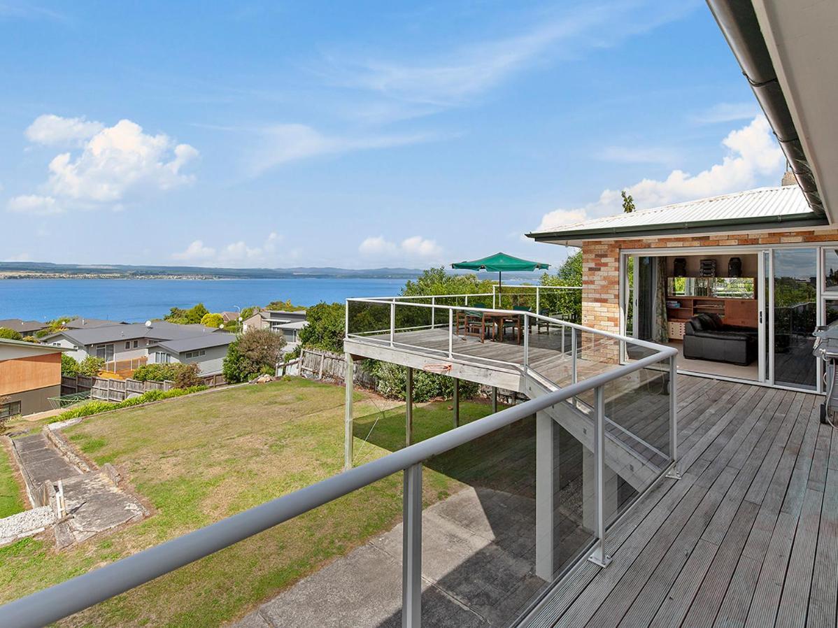 Lofty Lakeviews - Acacia Bay Holiday Home تاوبو المظهر الخارجي الصورة