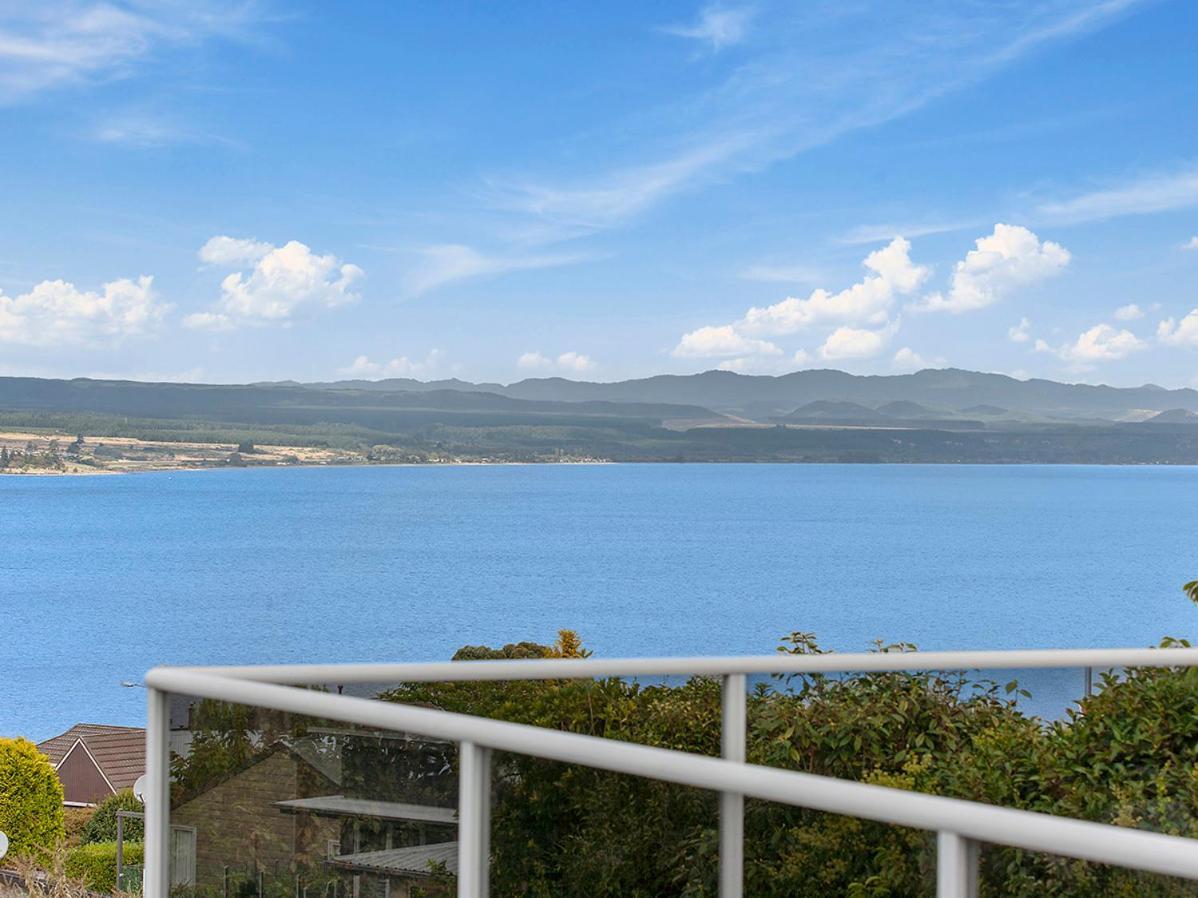 Lofty Lakeviews - Acacia Bay Holiday Home تاوبو المظهر الخارجي الصورة