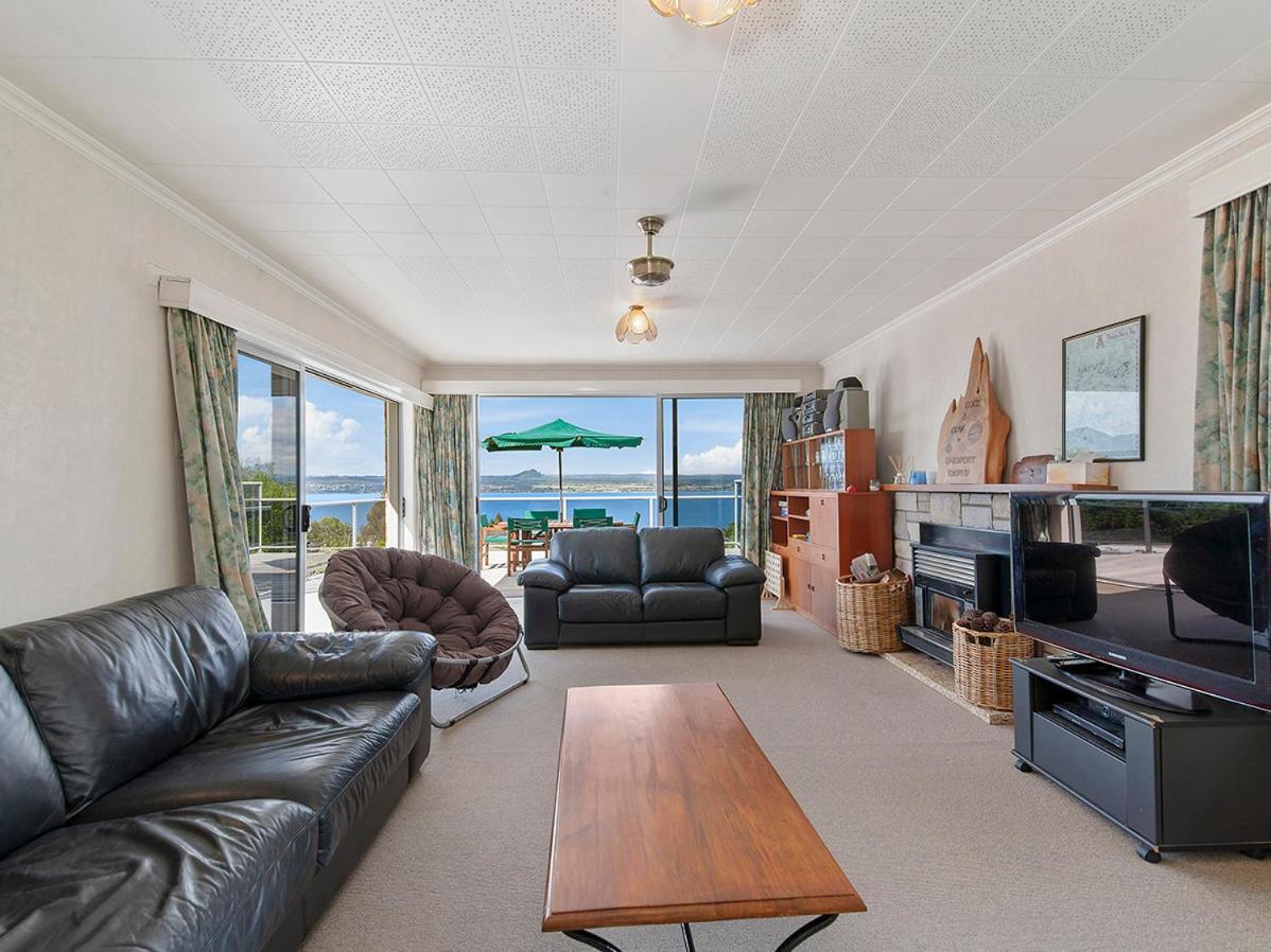 Lofty Lakeviews - Acacia Bay Holiday Home تاوبو المظهر الخارجي الصورة
